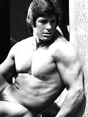 Vintage style photo shoots of sexy man from 70s - Gay porn pics at Gaystick