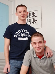 Stud rides fat cock - Gay porn pics at Gaystick