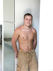 Young swimmer stripping - Gay porn pics at Gaystick