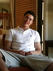 Nice frat boy Davis - Gay porn pics at Gaystick