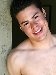 Nice frat boy Davis - Gay porn pics at Gaystick
