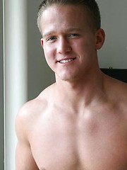 Hottest muscle jock Duncan posing naked, shows his hot butt and cock - Gay porn pics at Gaystick