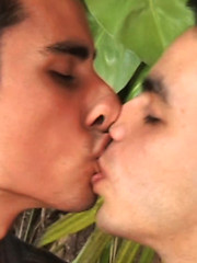 Juan and Luiggi Fuck - Gay porn pics at Gaystick
