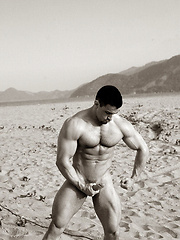 Strong macho posing outdoor - Gay porn pics at Gaystick