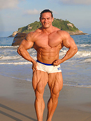 Latin bodybuilder Tito Ortiz posing
