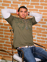 Muscle gay Lorenzo in erotic scene - Gay porn pics at Gaystick