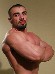 European bodybulder Ivan Dragos photos - Gay porn pics at Gaystick