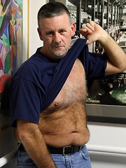 Hairy mature man Patrick Montana - Gay porn pics at Gaystick