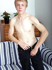 Blnde teen twink boy - Gay porn pics at Gaystick