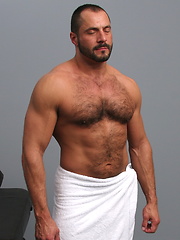 Big hairy bear gets sexy massage, handjob and rimmjob from Jake - Gay porn pics at Gaystick