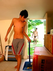 Gay Asian Twinks Make Out in - Gay porn pics at Gaystick