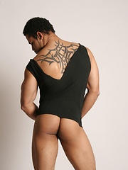 Latin muscle man Magnum stripping - Gay porn pics at Gaystick