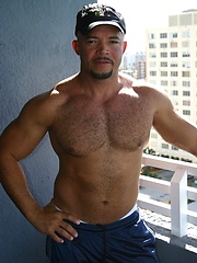 Bald latin mature man naked - Gay porn pics at Gaystick