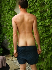 Gorgeous Tim Sitwell busts a nut outdoors. - Gay porn pics at Gaystick