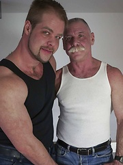 Bryan Knight and Scott Reynolds - Gay porn pics at Gaystick
