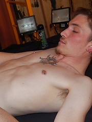 A PUCKERED DOUBLE LOAD - Gay porn pics at Gaystick