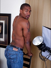 Ebony dad lays back on the couch and plays with his thick dick - Gay porn pics at Gaystick