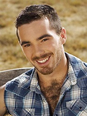 Smiley cowboy man showing his nude hairy chest - Gay porn pics at Gaystick