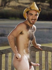 Smiley cowboy man showing his nude hairy chest - Gay porn pics at Gaystick