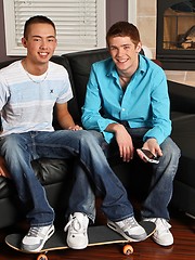 Next door twinks meeting together for hard sex - Gay porn pics at Gaystick