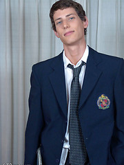Wet dreams of a smart straight boy - Gay porn pics at Gaystick