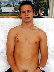 Soccer star Eric muscle work-out - Gay porn pics at Gaystick