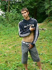Next door boy Cam cums in the woods - Gay porn pics at Gaystick
