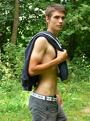 Next door boy Cam cums in the woods - Gay porn pics at Gaystick