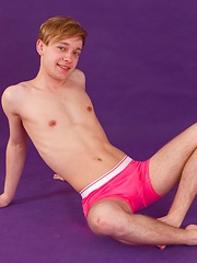 Liking 19 y.o. cutie Max Best in his close-up photo show - Gay porn pics at Gaystick