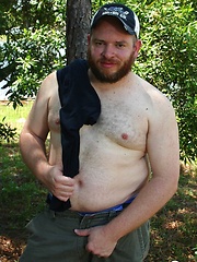 Ginger cub Sid Morgan strips naked outdoors to show off his chubby cock - Gay porn pics at Gaystick