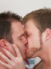 Sexy 24yo ginger from Arkansas Brian Bonds pairing with hottie Cameron Kincade - Gay porn pics at Gaystick