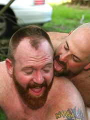 Ginger Bear Steve Ellis is a peeping tom whose backdoor advances have been welcomed by Andrew Mason - Gay porn pics at Gaystick