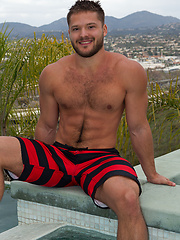 Hudson is a 23yo young muscle bear - Gay porn pics at Gaystick