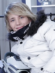 Horny twinks keep warm by fucking raw! - Gay porn pics at Gaystick