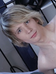 Horny twinks keep warm by fucking raw! - Gay porn pics at Gaystick