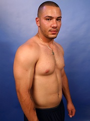 Meet the beefy Wolf Mosley - Gay porn pics at Gaystick