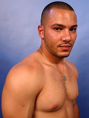 Meet the beefy Wolf Mosley - Gay porn pics at Gaystick