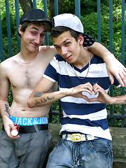 Summer Dazed and Aroused - Gay porn pics at Gaystick