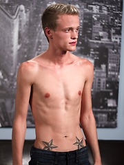 Sexy blond twink Nicholas Reed stars in his first Helix LIVE show
