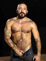Muscle bear Alessio Romero is so damn hot you will break a sweat just looking at his muscular hairy body - Gay porn pics at Gaystick