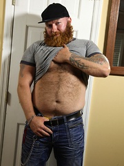 Sexy ginger bear Rusty G is back with a full beard and full on hot sticky cum - Gay porn pics at Gaystick