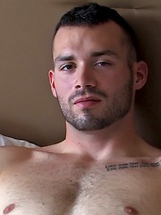 Masculine Vic's Debut Solo - Gay porn pics at Gaystick