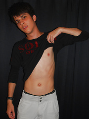 Shosei is a very sexy twink from Osaka - Gay porn pics at Gaystick