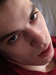 Twink wanking off his dick - Gay porn pics at Gaystick