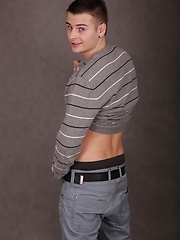 Cute boy Jace Bryant busts a nut over his stomach. - Gay porn pics at Gaystick