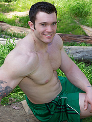 Very hot and very big guy Vaughn - Gay porn pics at Gaystick