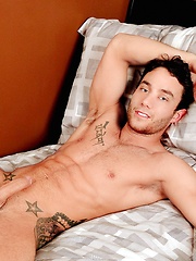 Men of Montreal â€“ Webcam Casting with Nicolas Potvin - Gay porn pics at Gaystick