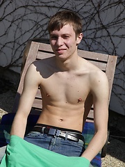 Gorgeous twink Andreas busts hit nut outdoors. - Gay porn pics at Gaystick
