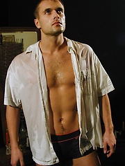 Ripped stud Ronny strokes his cock on the bed. - Gay porn pics at Gaystick