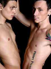 Cameron & Frankie V. Make Love - Gay porn pics at Gaystick